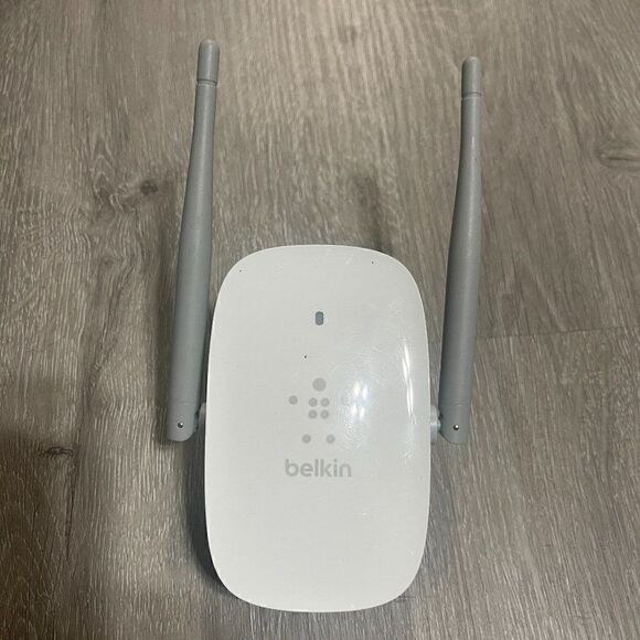 Belkin N600 DB Wireless Range Extender - Belkin F9K1122V2 - Picture 1 of 2